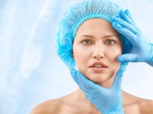 La bichectomía es una intervención quirúrgica que consiste en la reducción de grasa de las mejillas para conseguir un rostro más delgado.