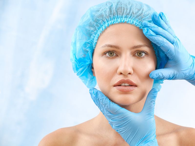 La bichectomía es una intervención quirúrgica que consiste en la reducción de grasa de las mejillas para conseguir un rostro más delgado.